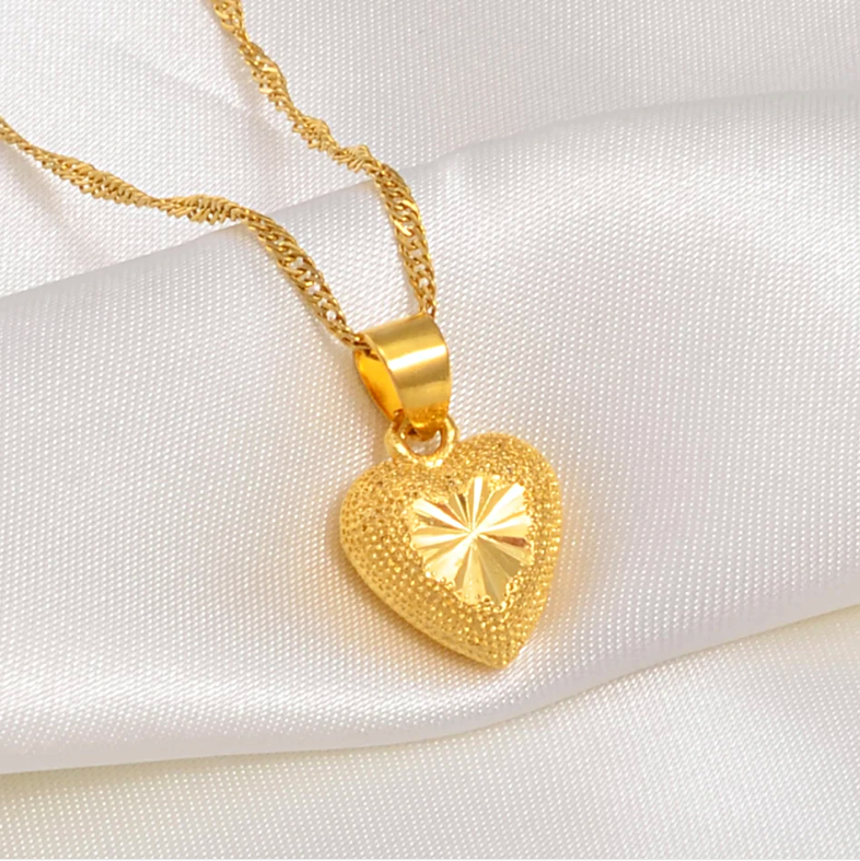 Heart pendant necklace